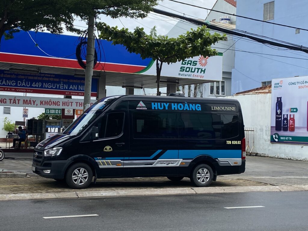 Xe Huy Hoàng limousine Vũng Tàu – Quận 1 và Vũng Tàu – Sân bay Tân Sơn Nhất – Vũng Tàu Services