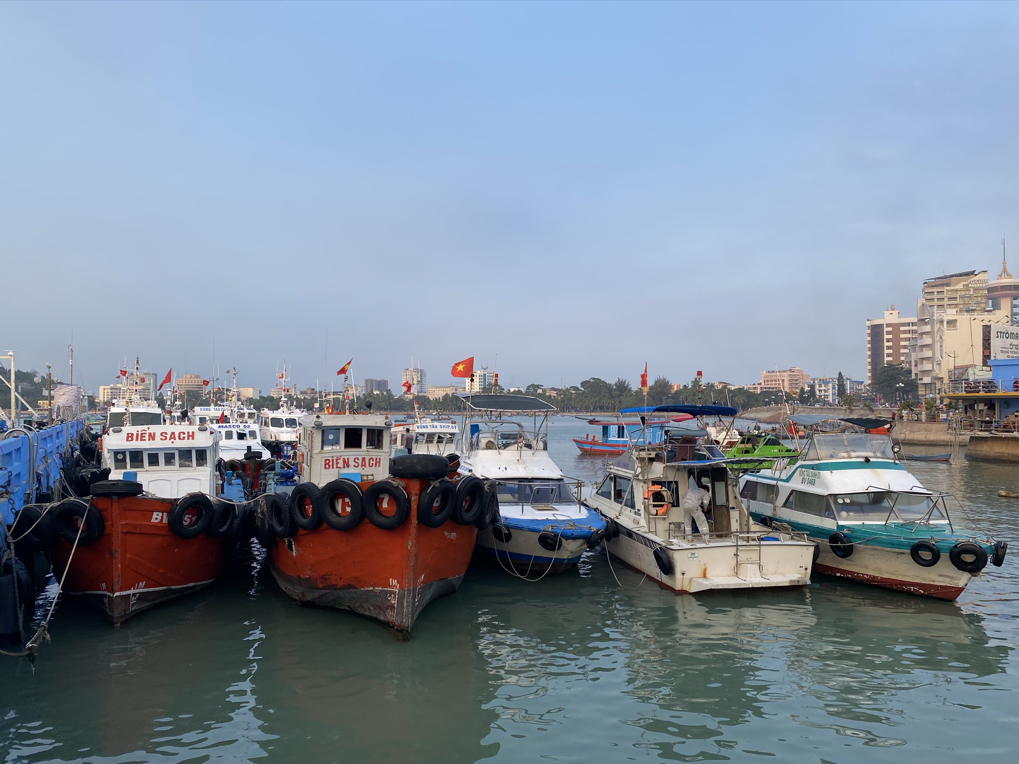 Đội tàu sẵn sàng cho thuê tại Vũng Tàu