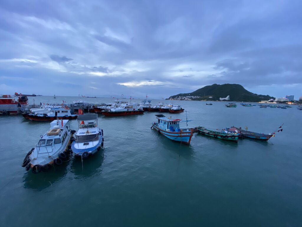 Thu gom, vận chuyển và xử lý rác thải tàu biển tại Vũng Tàu