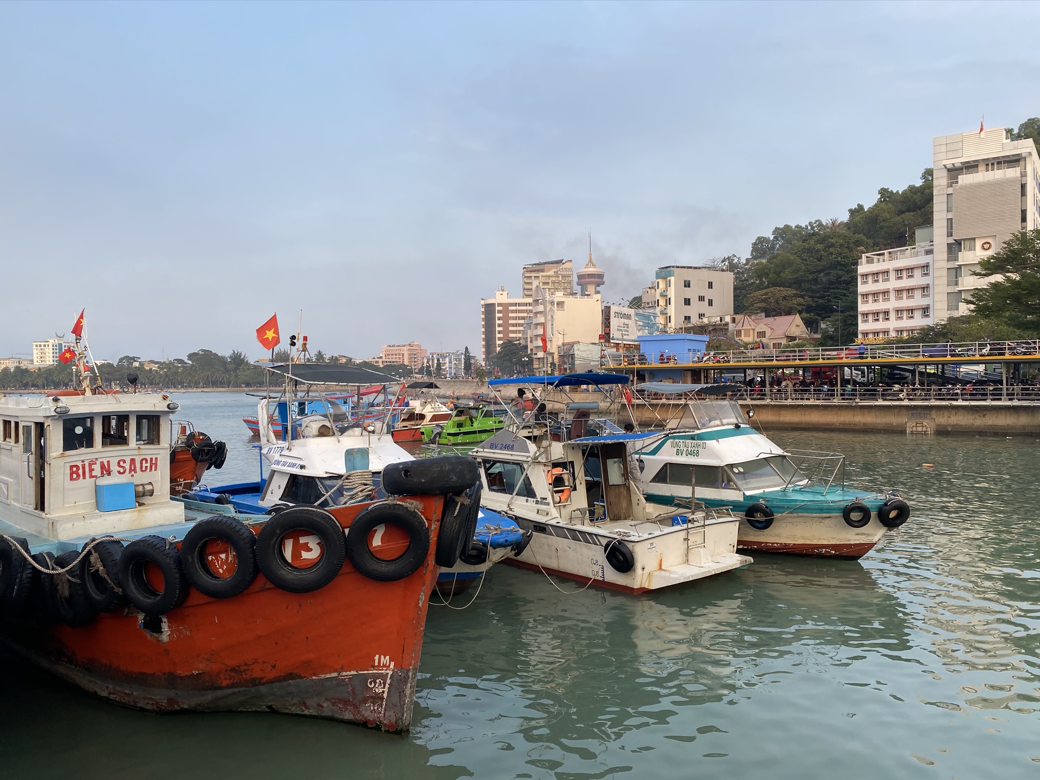 Nhận vận chuyển thuyền viên